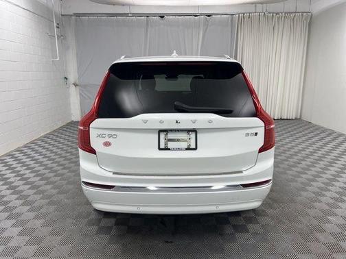 Crystal White Metallic 2023 Volvo XC90 B5 Plus