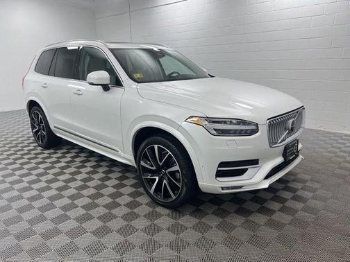 Crystal White Metallic 2023 Volvo XC90 B5 Plus