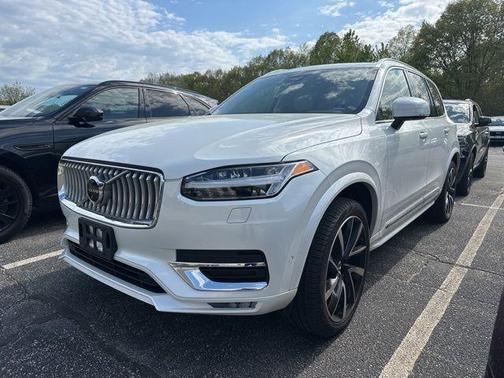 Crystal White Metallic 2023 Volvo XC90 B5 Plus