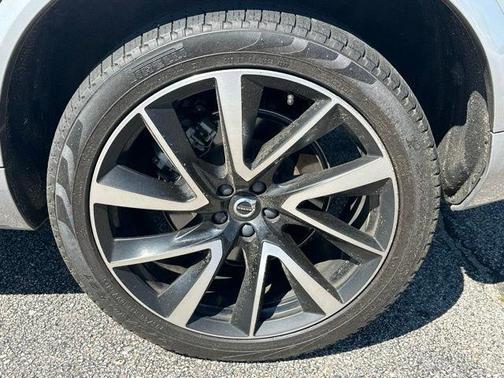 Silver 2023 Volvo XC90 B6 Plus 7-Seater