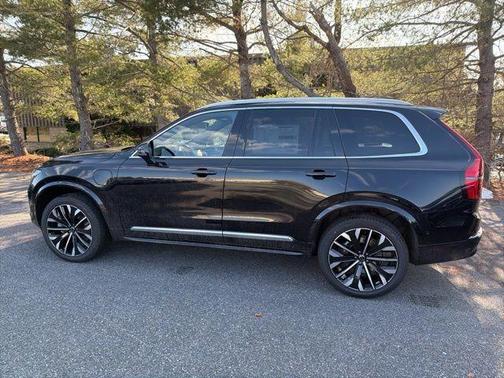 Onyx Black Metallic 2026 Volvo XC90 Plug-In Hybrid T8 Plus 6-Seater