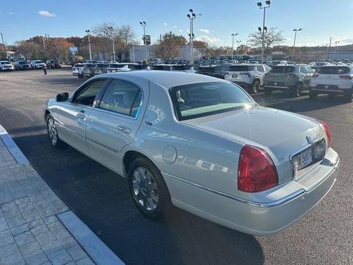 2005 Lincoln Town Car Signature Limited
