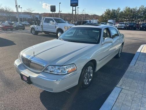 2005 Lincoln Town Car Signature Limited