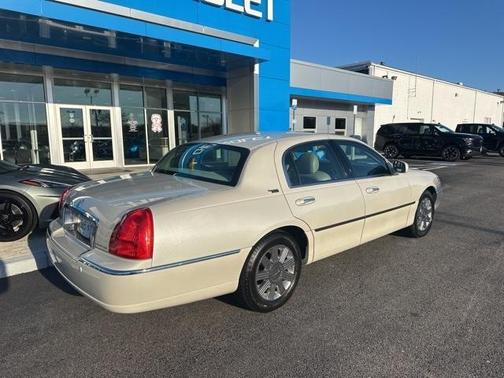 2005 Lincoln Town Car Signature Limited