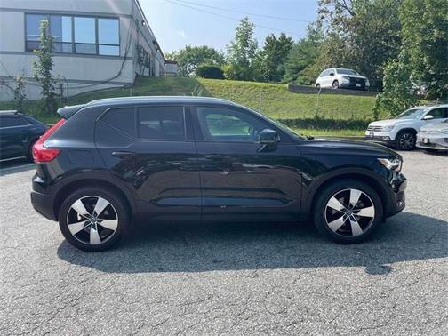 2020 Volvo XC40 T5 Momentum