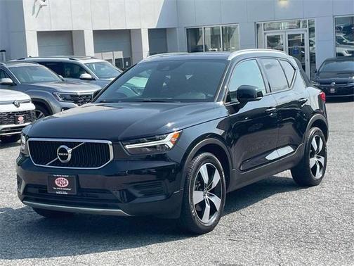 2020 Volvo XC40 T5 Momentum