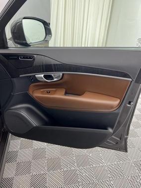 2024 Volvo XC90 Recharge Plug-In Hybrid T8 Ultimate Bright Theme 7-Seater