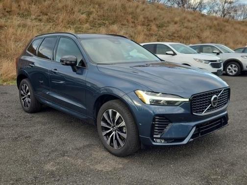 2023 Volvo XC60 B5 Plus Dark Theme