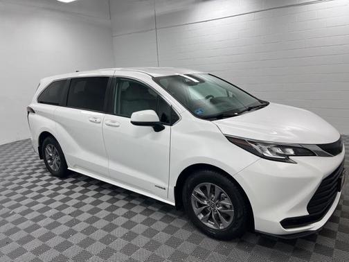 2021 Toyota Sienna LE