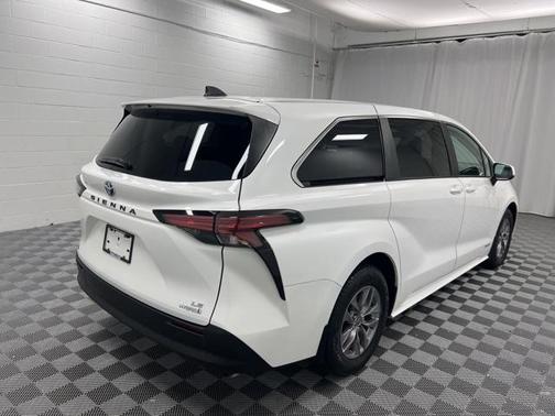 2021 Toyota Sienna LE