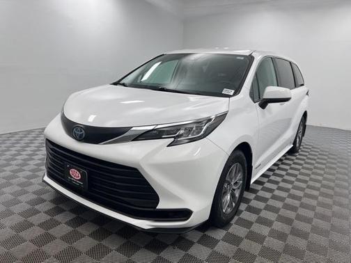 2021 Toyota Sienna LE