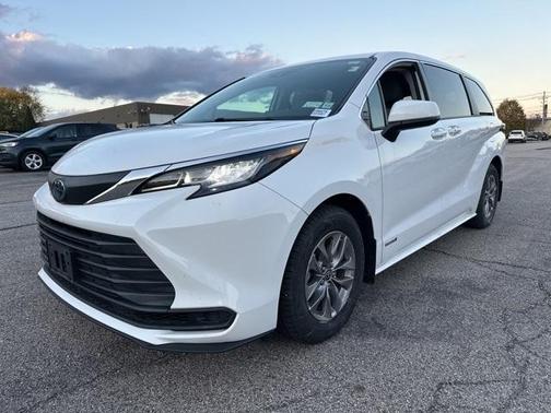 2021 Toyota Sienna LE