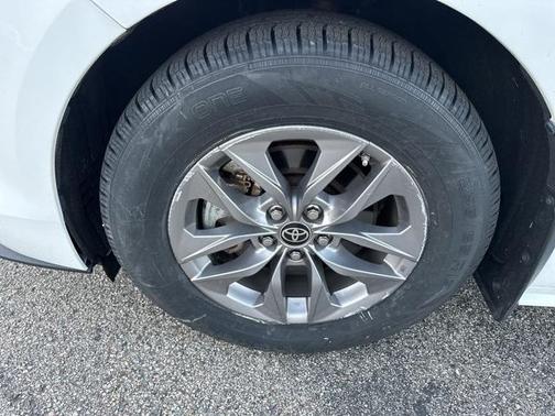 2021 Toyota Sienna LE