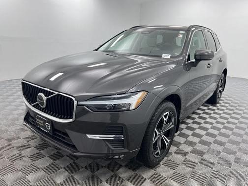 2022 Volvo XC60 B5 Momentum