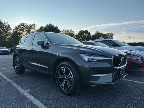 2022 Volvo XC60 B5 Momentum