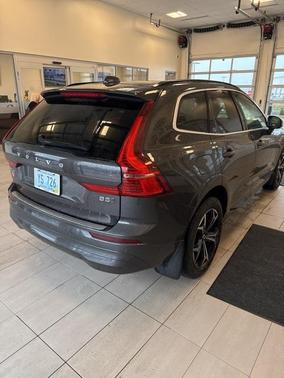 2022 Volvo XC60 B5 Momentum