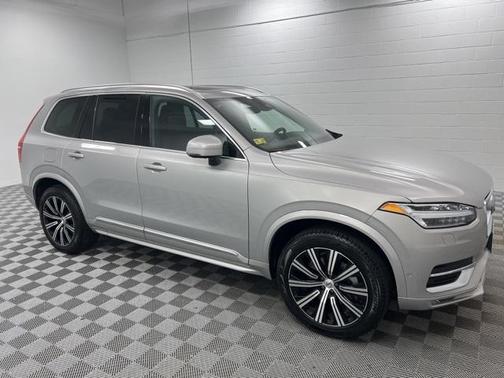 2025 Volvo XC90 B5 Plus