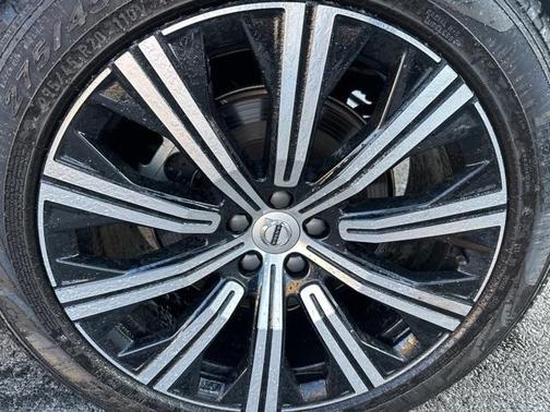 2025 Volvo XC90 B5 Plus