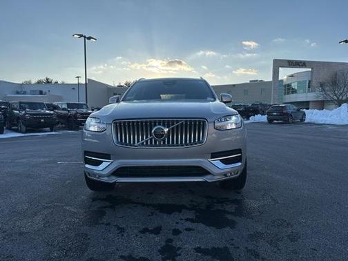 2025 Volvo XC90 B5 Plus