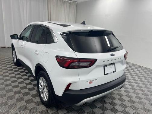 Oxford White 2023 Ford Escape Active