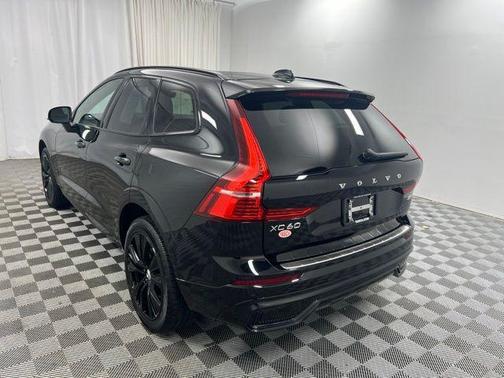 Onyx Black Metallic 2024 Volvo XC60 B5 Ultimate Dark Theme