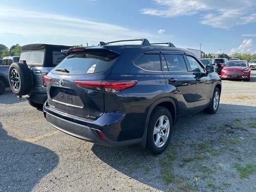 2022 Toyota Highlander LE