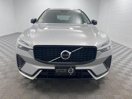 2023 Volvo XC60 B5 Plus Dark Theme