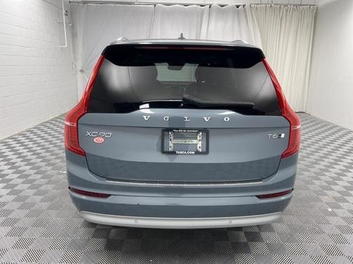 2022 Volvo XC90 T6 Momentum 6 Passenger