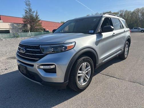 Iconic Silver Metallic 2023 Ford Explorer XLT