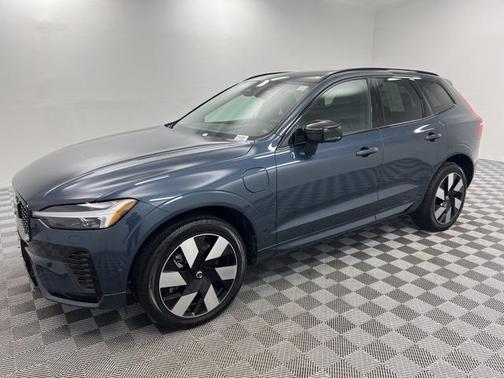 2024 Volvo XC60 Recharge Plug-In Hybrid T8 Plus Dark Theme