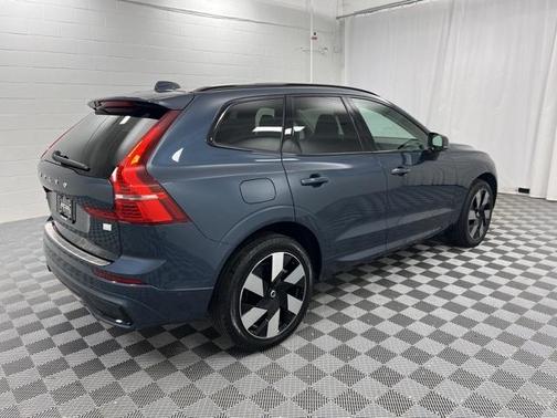 2024 Volvo XC60 Recharge Plug-In Hybrid T8 Plus Dark Theme