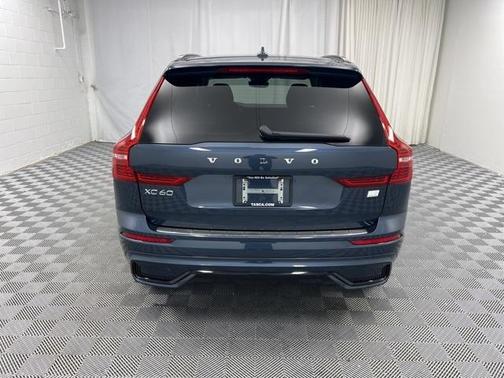 2024 Volvo XC60 Recharge Plug-In Hybrid T8 Plus Dark Theme