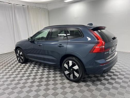 2024 Volvo XC60 Recharge Plug-In Hybrid T8 Plus Dark Theme