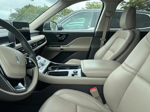 2022 Lincoln Aviator Standard AWD