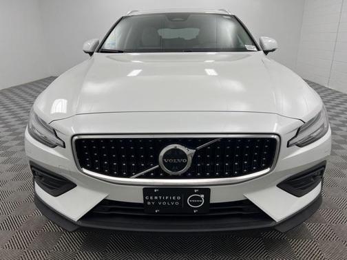 2023 Volvo V60 Cross Country B5 Plus
