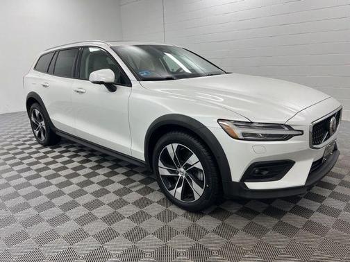2023 Volvo V60 Cross Country B5 Plus