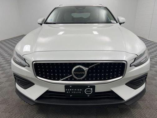 2023 Volvo V60 Cross Country B5 Plus