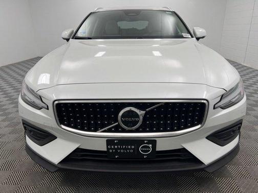 2023 Volvo V60 Cross Country B5 Plus