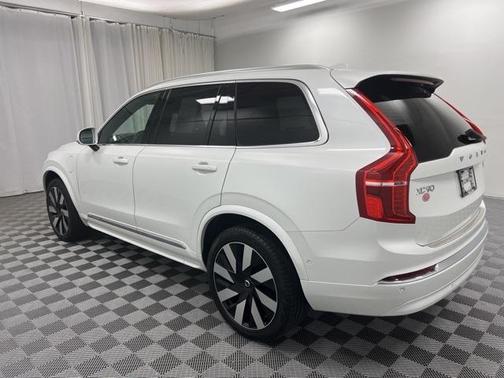 2023 Volvo XC90 Recharge Plug-In Hybrid T8 Ultimate Bright Theme 7-Seater