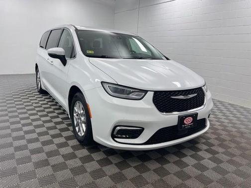 Bright White Clearcoat 2023 Chrysler Pacifica Touring-L