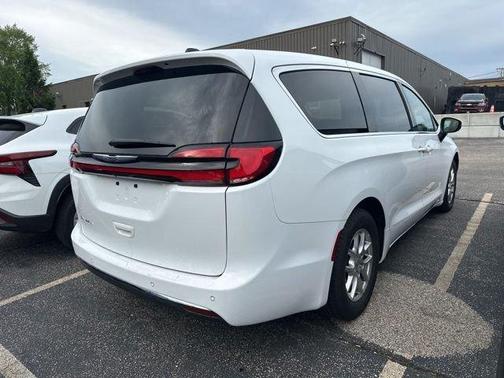 Bright White Clearcoat 2023 Chrysler Pacifica Touring-L