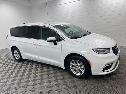 Bright White Clearcoat 2023 Chrysler Pacifica Touring-L