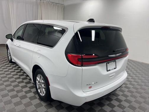 Bright White Clearcoat 2023 Chrysler Pacifica Touring-L