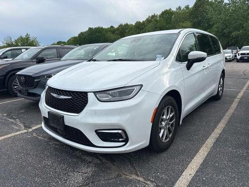 Bright White Clearcoat 2023 Chrysler Pacifica Touring-L