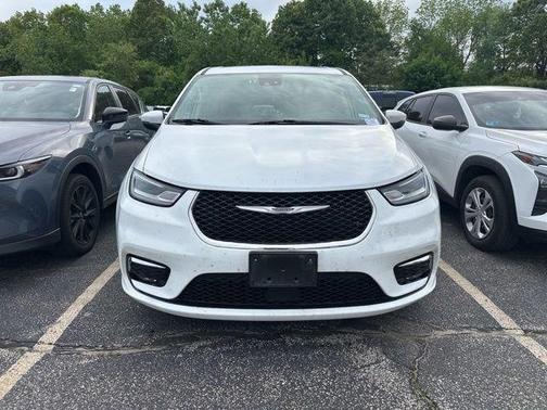 Bright White Clearcoat 2023 Chrysler Pacifica Touring-L