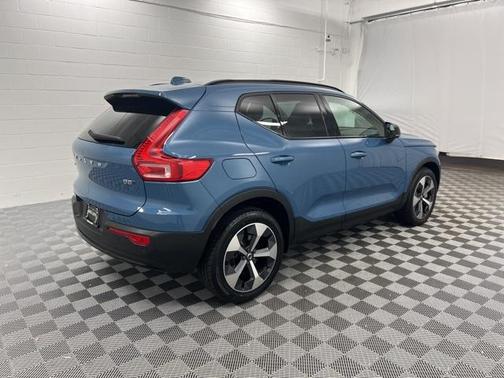 2023 Volvo XC40 B5 Plus Dark Theme