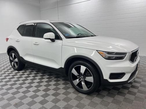 2020 Volvo XC40 T5 Momentum