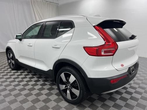 2020 Volvo XC40 T5 Momentum