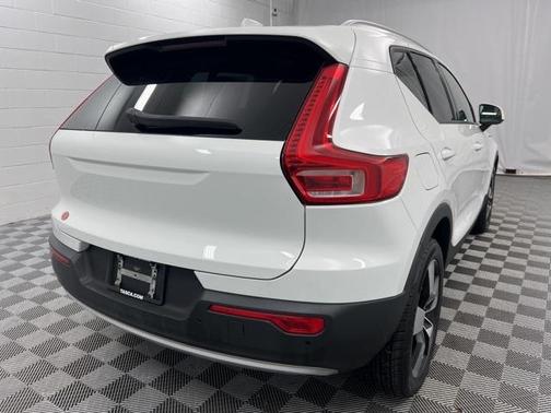 2020 Volvo XC40 T5 Momentum