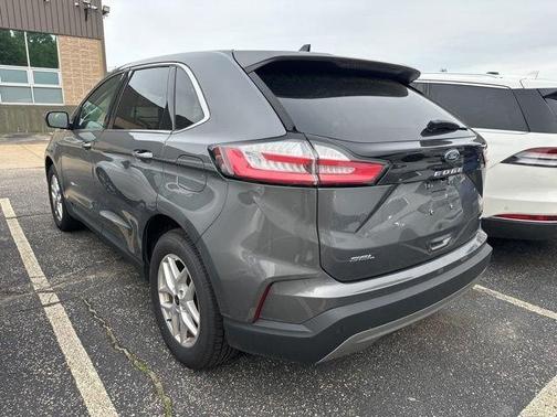 Gray Metallic 2024 Ford Edge SEL
